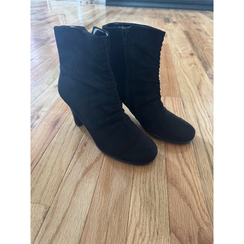 Aerosoles Black Faux Suede Ruched Ankle Boots Block Heel Size 6 Never Worn